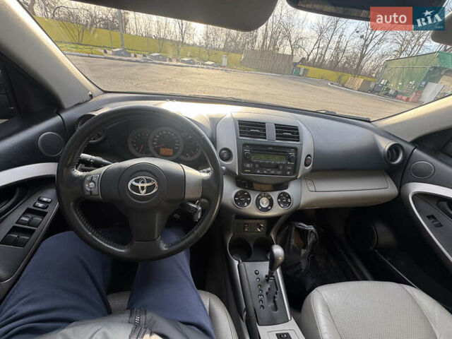 Чорний Тойота РАВ 4, об'ємом двигуна 2.36 л та пробігом 190 тис. км за 8600 $, фото 20 на Automoto.ua