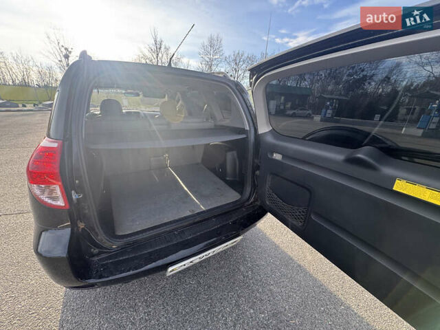 Чорний Тойота РАВ 4, об'ємом двигуна 2.36 л та пробігом 190 тис. км за 8600 $, фото 13 на Automoto.ua