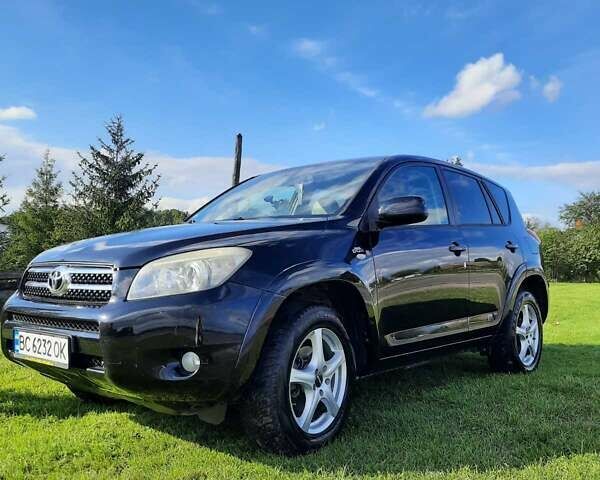 Черный Тойота РАВ 4, объемом двигателя 2.2 л и пробегом 209 тыс. км за 10500 $, фото 1 на Automoto.ua