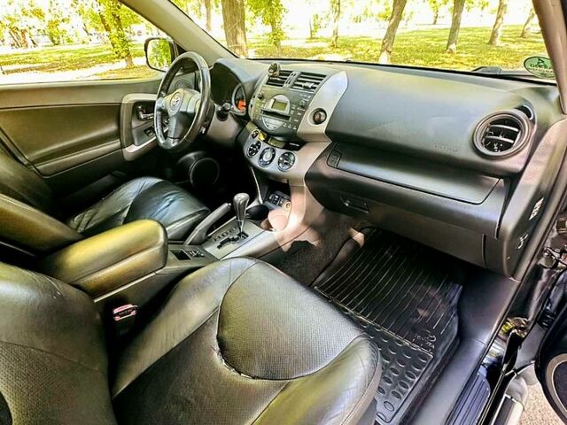 Черный Тойота РАВ 4, объемом двигателя 2 л и пробегом 257 тыс. км за 7999 $, фото 8 на Automoto.ua