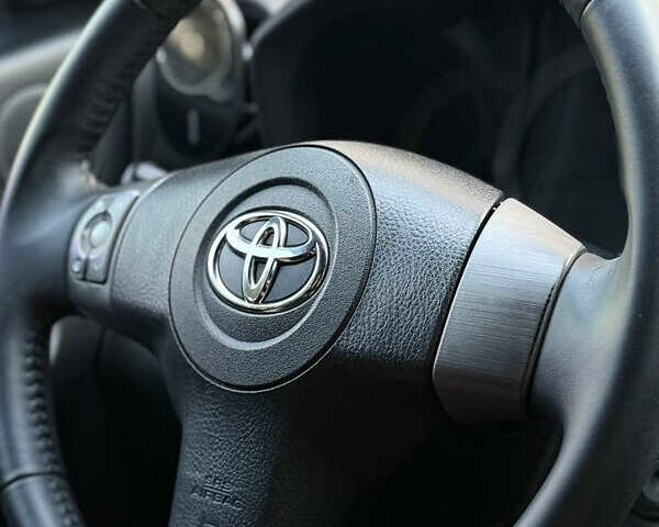 Чорний Тойота РАВ 4, об'ємом двигуна 2 л та пробігом 189 тис. км за 9500 $, фото 35 на Automoto.ua