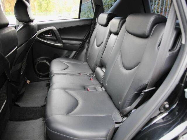 Черный Тойота РАВ 4, объемом двигателя 2.4 л и пробегом 138 тыс. км за 12000 $, фото 7 на Automoto.ua