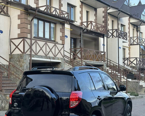 Черный Тойота РАВ 4, объемом двигателя 2 л и пробегом 260 тыс. км за 8700 $, фото 2 на Automoto.ua