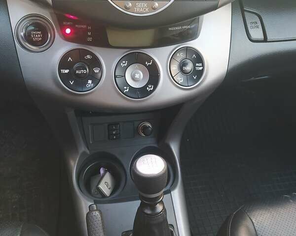 Черный Тойота РАВ 4, объемом двигателя 2.2 л и пробегом 244 тыс. км за 9400 $, фото 9 на Automoto.ua