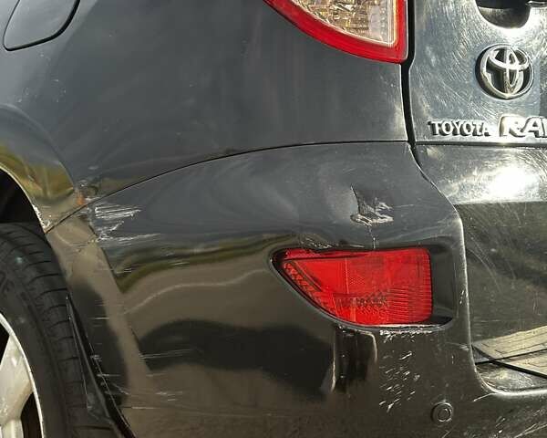 Черный Тойота РАВ 4, объемом двигателя 2 л и пробегом 564 тыс. км за 7800 $, фото 3 на Automoto.ua