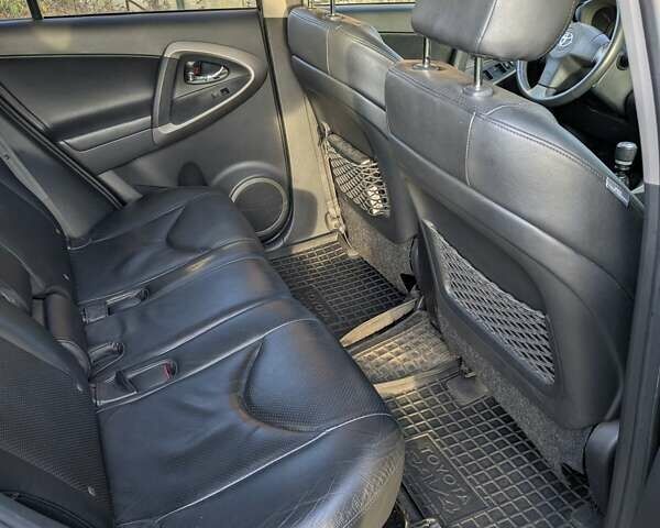 Чорний Тойота РАВ 4, об'ємом двигуна 2.2 л та пробігом 227 тис. км за 8500 $, фото 7 на Automoto.ua