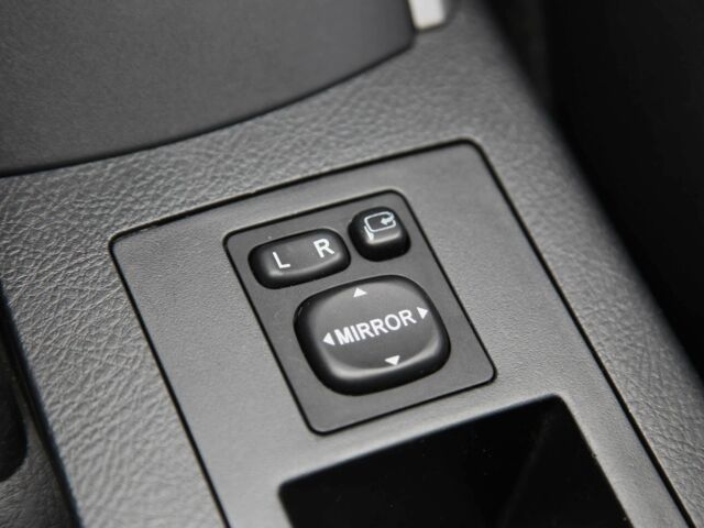 Черный Тойота РАВ 4, объемом двигателя 2.4 л и пробегом 138 тыс. км за 12000 $, фото 19 на Automoto.ua