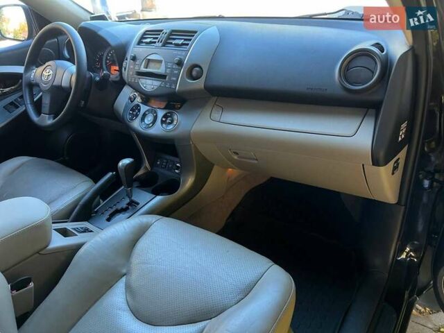 Чорний Тойота РАВ 4, об'ємом двигуна 2.36 л та пробігом 168 тис. км за 9300 $, фото 21 на Automoto.ua