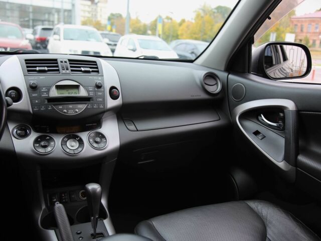 Черный Тойота РАВ 4, объемом двигателя 2.4 л и пробегом 138 тыс. км за 12000 $, фото 12 на Automoto.ua