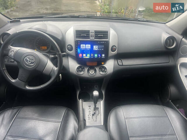 Чорний Тойота РАВ 4, об'ємом двигуна 2 л та пробігом 184 тис. км за 12000 $, фото 8 на Automoto.ua