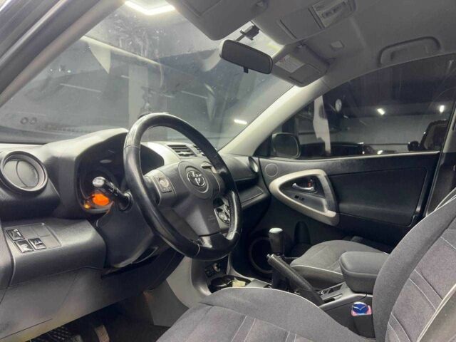 Черный Тойота РАВ 4, объемом двигателя 2 л и пробегом 160 тыс. км за 10800 $, фото 9 на Automoto.ua