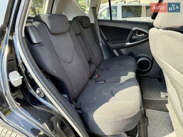 Чорний Тойота РАВ 4, об'ємом двигуна 2 л та пробігом 170 тис. км за 9900 $, фото 8 на Automoto.ua
