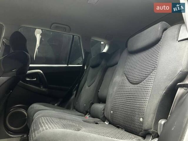 Черный Тойота РАВ 4, объемом двигателя 2 л и пробегом 160 тыс. км за 10800 $, фото 10 на Automoto.ua