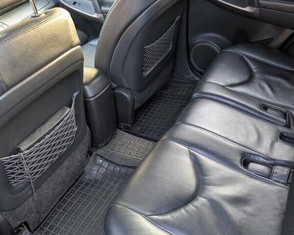 Чорний Тойота РАВ 4, об'ємом двигуна 2.2 л та пробігом 227 тис. км за 8500 $, фото 9 на Automoto.ua
