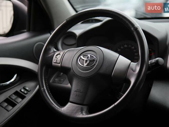 Черный Тойота РАВ 4, объемом двигателя 2.4 л и пробегом 138 тыс. км за 12500 $, фото 13 на Automoto.ua