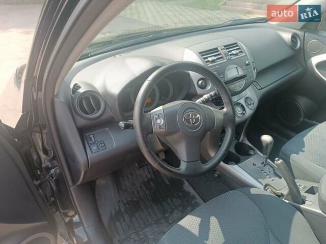 Чорний Тойота РАВ 4, об'ємом двигуна 2 л та пробігом 181 тис. км за 10500 $, фото 12 на Automoto.ua