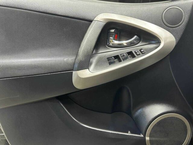 Черный Тойота РАВ 4, объемом двигателя 2 л и пробегом 160 тыс. км за 10800 $, фото 6 на Automoto.ua