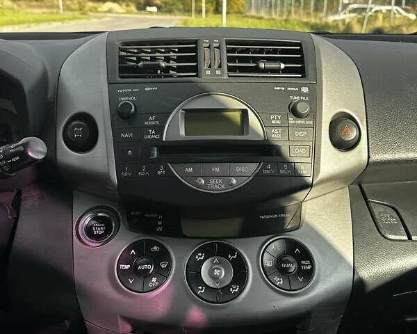 Черный Тойота РАВ 4, объемом двигателя 2 л и пробегом 564 тыс. км за 7800 $, фото 17 на Automoto.ua