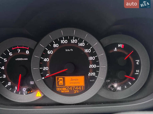 Черный Тойота РАВ 4, объемом двигателя 2 л и пробегом 248 тыс. км за 8700 $, фото 9 на Automoto.ua