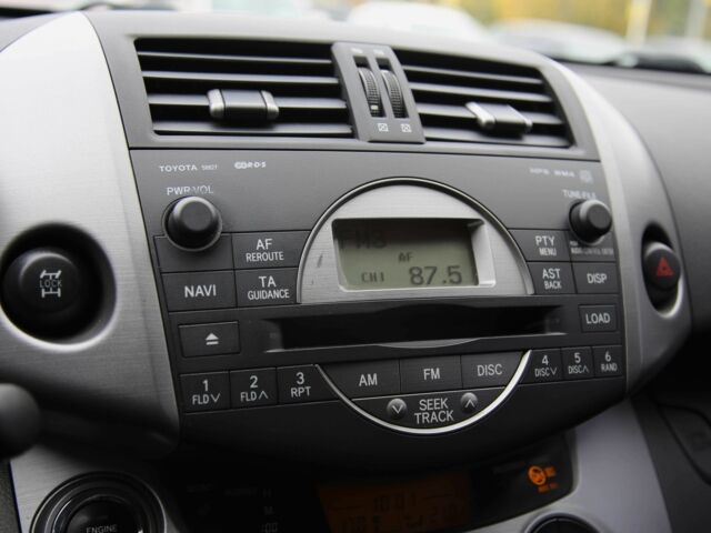 Черный Тойота РАВ 4, объемом двигателя 2.4 л и пробегом 138 тыс. км за 12000 $, фото 15 на Automoto.ua