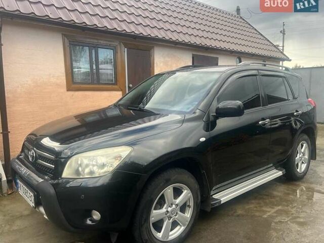 Чорний Тойота РАВ 4, об'ємом двигуна 2 л та пробігом 184 тис. км за 12000 $, фото 5 на Automoto.ua