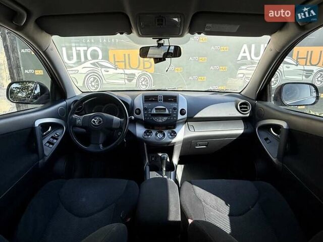 Чорний Тойота РАВ 4, об'ємом двигуна 2 л та пробігом 170 тис. км за 9900 $, фото 12 на Automoto.ua