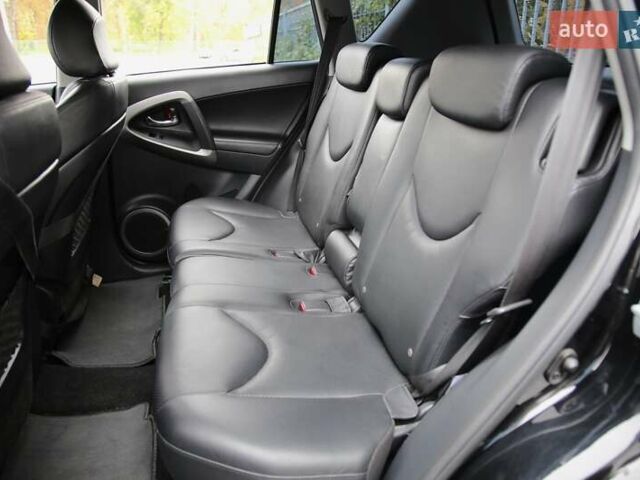 Черный Тойота РАВ 4, объемом двигателя 2.4 л и пробегом 138 тыс. км за 12500 $, фото 7 на Automoto.ua