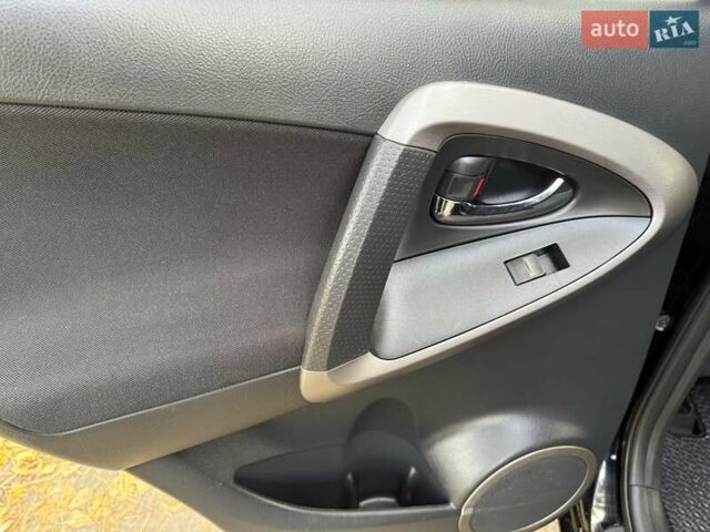 Тойота РАВ 4 2007 в Киеве на Automoto.ua Черный Тойота РАВ 4, объемом двигателя 2 л и пробегом 183 тыс. км за 10750 $, фото 44 на Automoto.ua