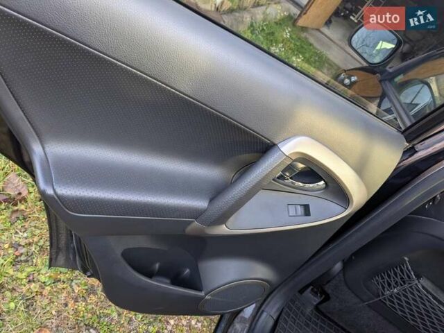 Чорний Тойота РАВ 4, об'ємом двигуна 2.2 л та пробігом 227 тис. км за 8500 $, фото 8 на Automoto.ua