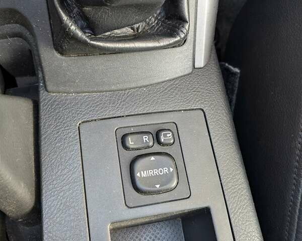 Чорний Тойота РАВ 4, об'ємом двигуна 2.2 л та пробігом 227 тис. км за 8500 $, фото 19 на Automoto.ua