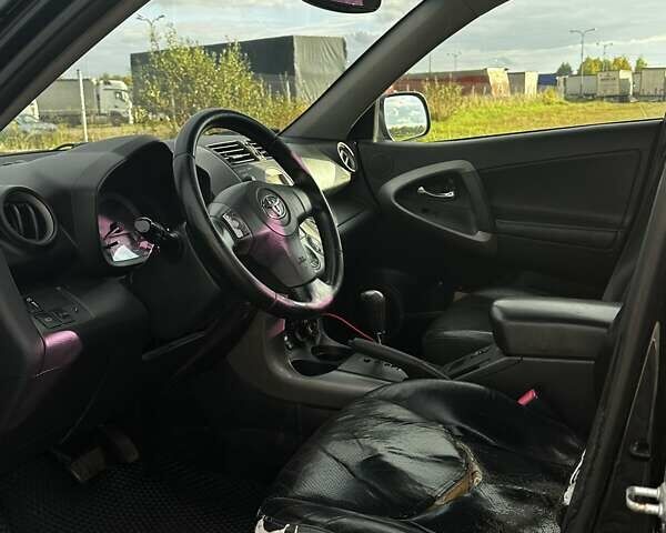 Черный Тойота РАВ 4, объемом двигателя 2 л и пробегом 564 тыс. км за 7800 $, фото 9 на Automoto.ua