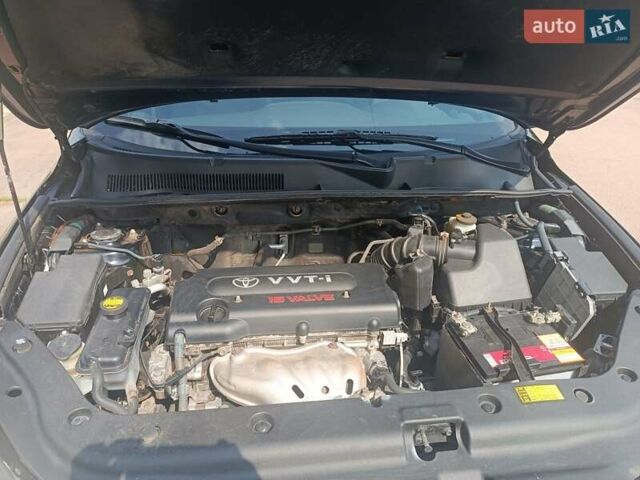 Чорний Тойота РАВ 4, об'ємом двигуна 2 л та пробігом 181 тис. км за 10500 $, фото 8 на Automoto.ua