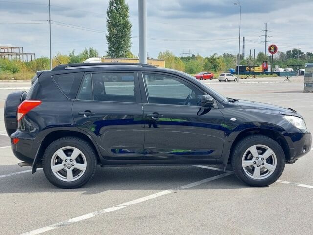 Черный Тойота РАВ 4, объемом двигателя 2 л и пробегом 237 тыс. км за 8799 $, фото 1 на Automoto.ua