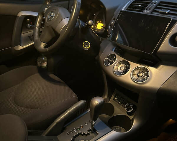 Чорний Тойота РАВ 4, об'ємом двигуна 2 л та пробігом 92 тис. км за 11700 $, фото 17 на Automoto.ua