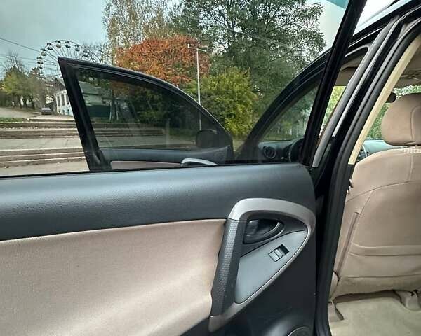 Черный Тойота РАВ 4, объемом двигателя 2.36 л и пробегом 265 тыс. км за 9499 $, фото 24 на Automoto.ua