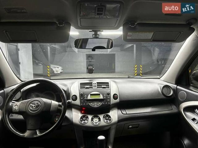 Черный Тойота РАВ 4, объемом двигателя 2 л и пробегом 160 тыс. км за 10800 $, фото 11 на Automoto.ua