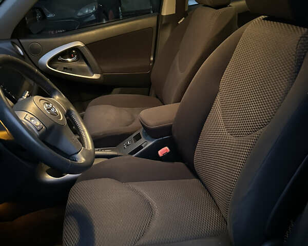 Чорний Тойота РАВ 4, об'ємом двигуна 2 л та пробігом 92 тис. км за 11700 $, фото 13 на Automoto.ua