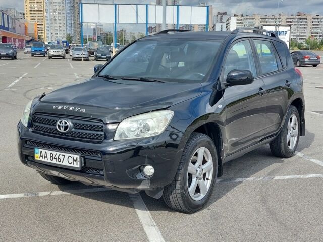 Черный Тойота РАВ 4, объемом двигателя 2 л и пробегом 237 тыс. км за 8799 $, фото 5 на Automoto.ua