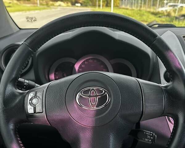 Черный Тойота РАВ 4, объемом двигателя 2 л и пробегом 564 тыс. км за 7800 $, фото 18 на Automoto.ua