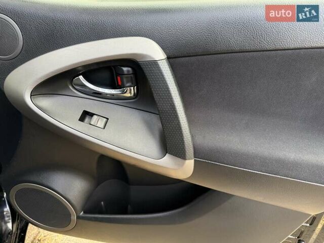 Тойота РАВ 4 2007 в Киеве на Automoto.ua Черный Тойота РАВ 4, объемом двигателя 2 л и пробегом 183 тыс. км за 10750 $, фото 46 на Automoto.ua