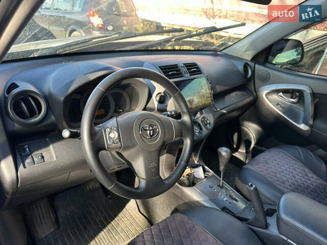 Черный Тойота РАВ 4, объемом двигателя 2 л и пробегом 200 тыс. км за 6500 $, фото 10 на Automoto.ua