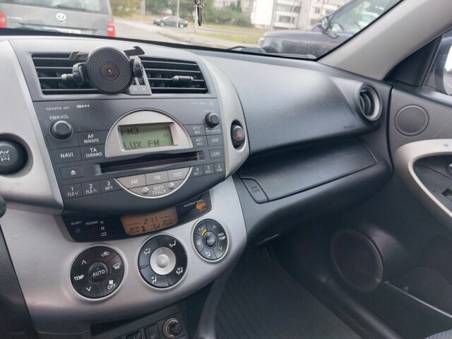 Черный Тойота РАВ 4, объемом двигателя 2 л и пробегом 237 тыс. км за 8799 $, фото 8 на Automoto.ua