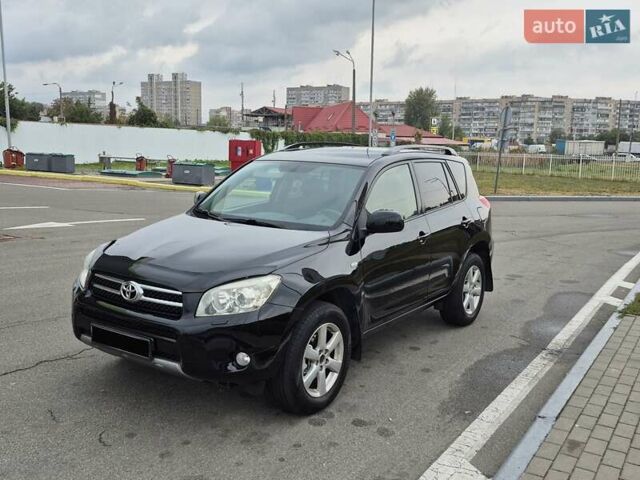 Чорний Тойота РАВ 4, об'ємом двигуна 2 л та пробігом 180 тис. км за 9700 $, фото 2 на Automoto.ua