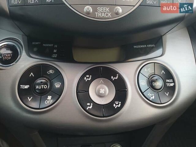 Черный Тойота РАВ 4, объемом двигателя 2.2 л и пробегом 244 тыс. км за 9400 $, фото 18 на Automoto.ua