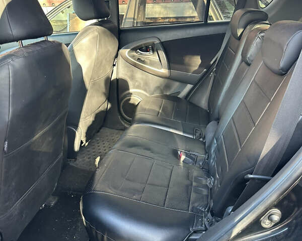 Черный Тойота РАВ 4, объемом двигателя 2 л и пробегом 200 тыс. км за 6500 $, фото 7 на Automoto.ua