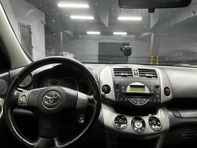 Черный Тойота РАВ 4, объемом двигателя 2 л и пробегом 160 тыс. км за 10800 $, фото 12 на Automoto.ua