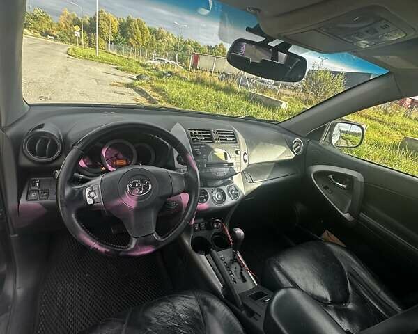 Черный Тойота РАВ 4, объемом двигателя 2 л и пробегом 564 тыс. км за 7800 $, фото 11 на Automoto.ua