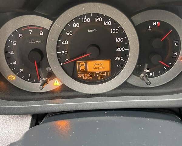 Черный Тойота РАВ 4, объемом двигателя 2 л и пробегом 218 тыс. км за 9700 $, фото 3 на Automoto.ua