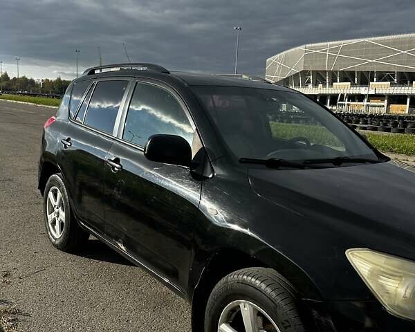 Черный Тойота РАВ 4, объемом двигателя 2 л и пробегом 564 тыс. км за 7800 $, фото 1 на Automoto.ua