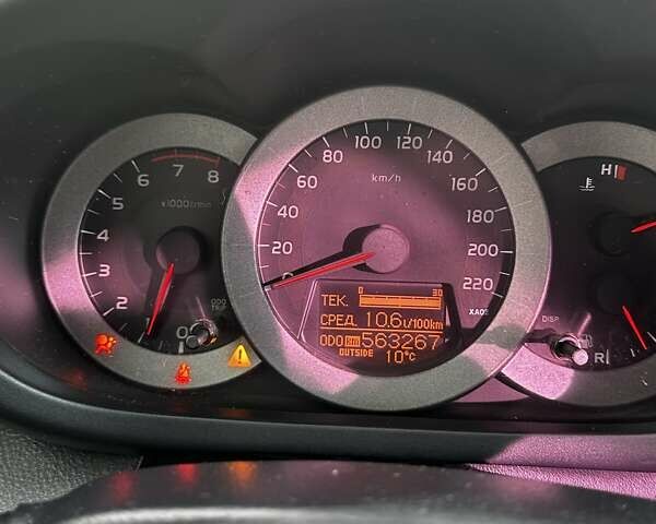 Черный Тойота РАВ 4, объемом двигателя 2 л и пробегом 564 тыс. км за 7800 $, фото 14 на Automoto.ua